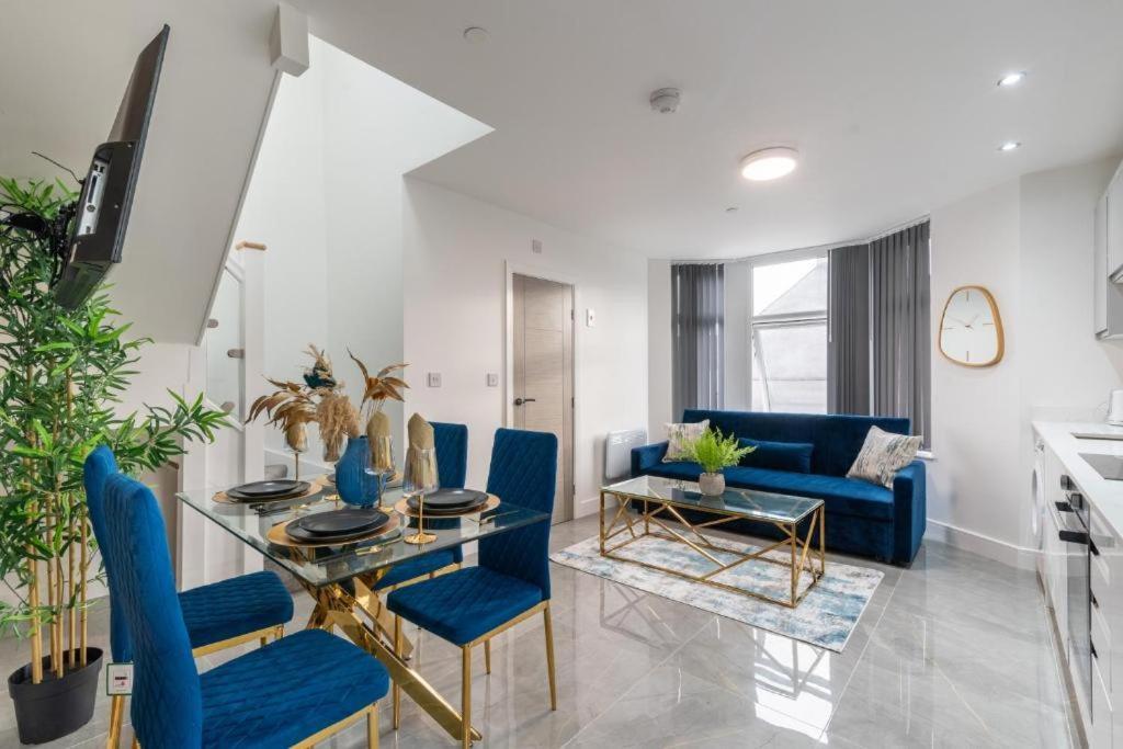 Luxurious Apartments - In Кардиф Екстериор снимка