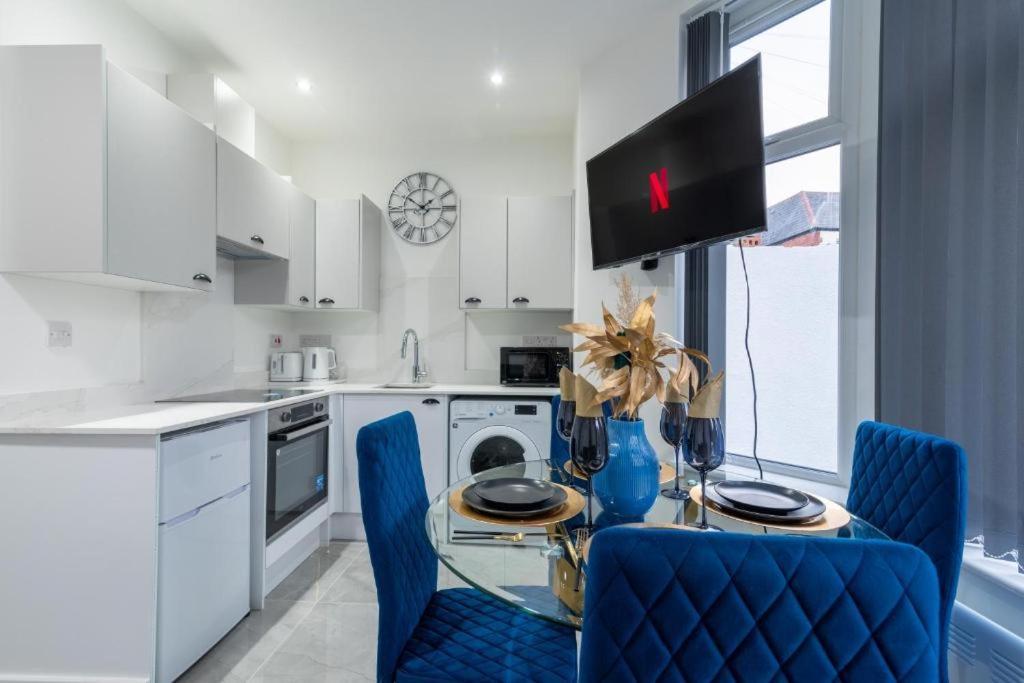 Luxurious Apartments - In Кардиф Екстериор снимка
