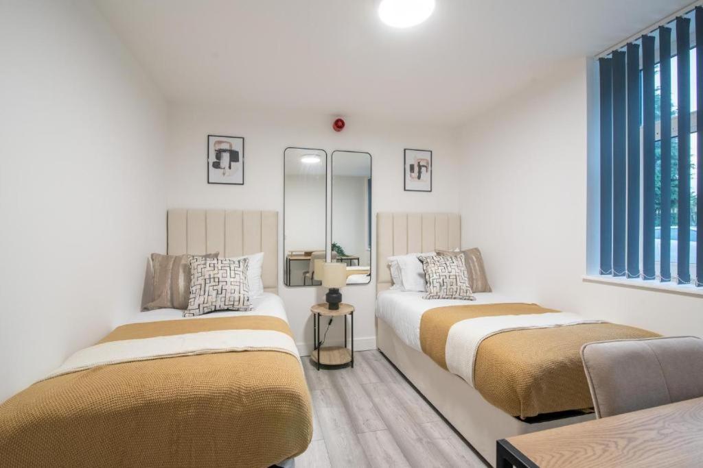 Luxurious Apartments - In Кардиф Екстериор снимка