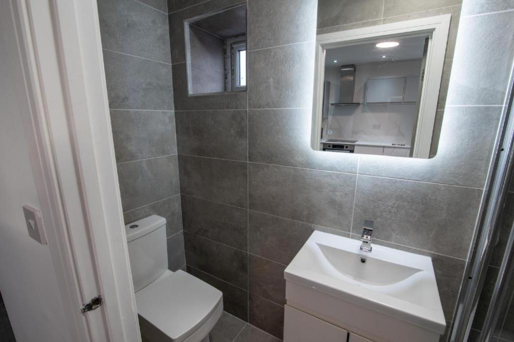 Luxurious Apartments - In Кардиф Екстериор снимка