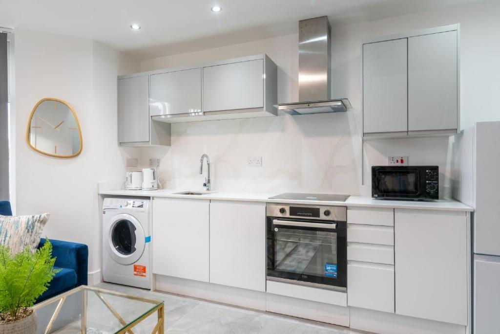 Luxurious Apartments - In Кардиф Екстериор снимка