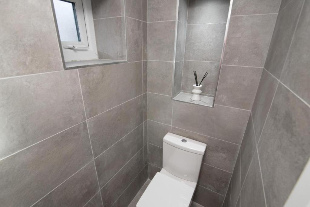 Luxurious Apartments - In Кардиф Екстериор снимка